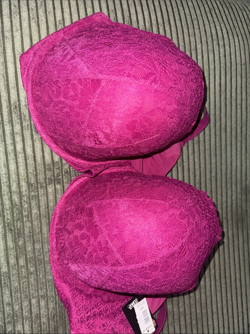 Lace Push-Up Bra in Fuchsia — Supportive Everyday Comfort